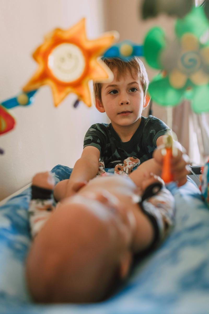 babysitter playing